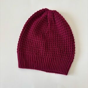 Burgundy/maroon knit beanie